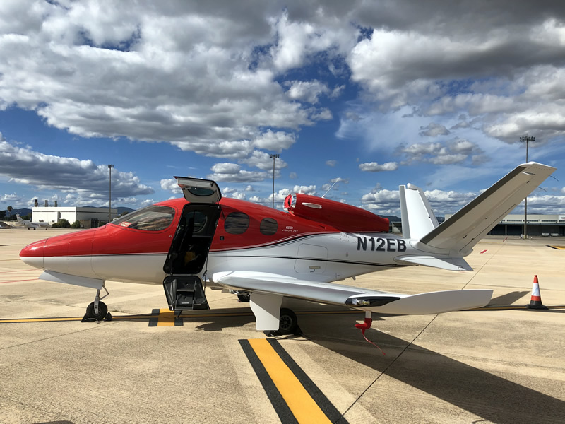 Cirrus SF 50 Vision Jet sur le tarmac de l'aéroport de Majorque en 2020